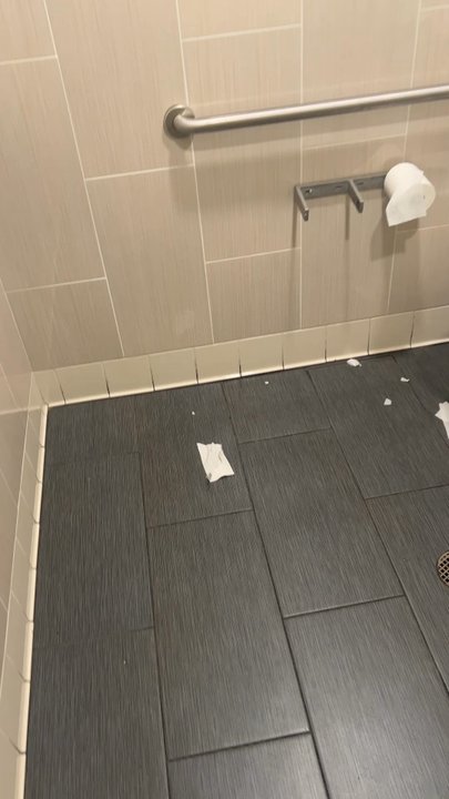 Creamistry - I've never seen their restroom this bad. - Ice Cream & Frozen Yogurt Near Me - Newnan, Georgia