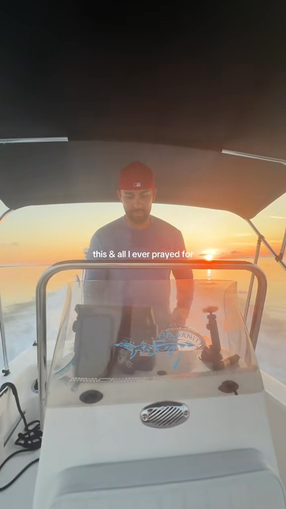 sunset rides are the best🌅🚤