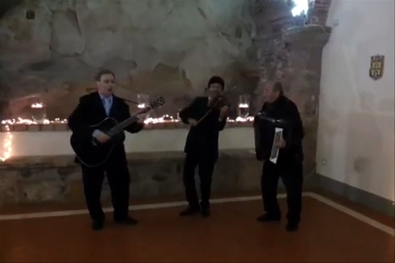 The Tuscany Folk Band - Tu vuò fà l'americano - video