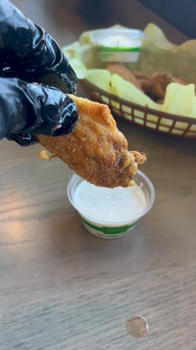 Simmer Claw Bar - Happy hour wings - Cajun/Creole Near Me - Rohnert Park, California