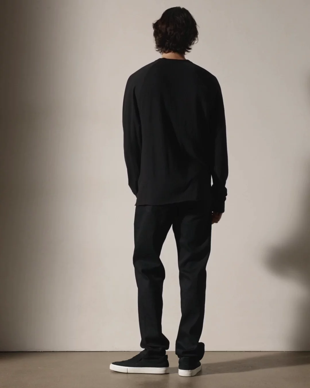 Slub Jersey Long Sleeve Raglan Crew - Black | James Perse Los Angeles