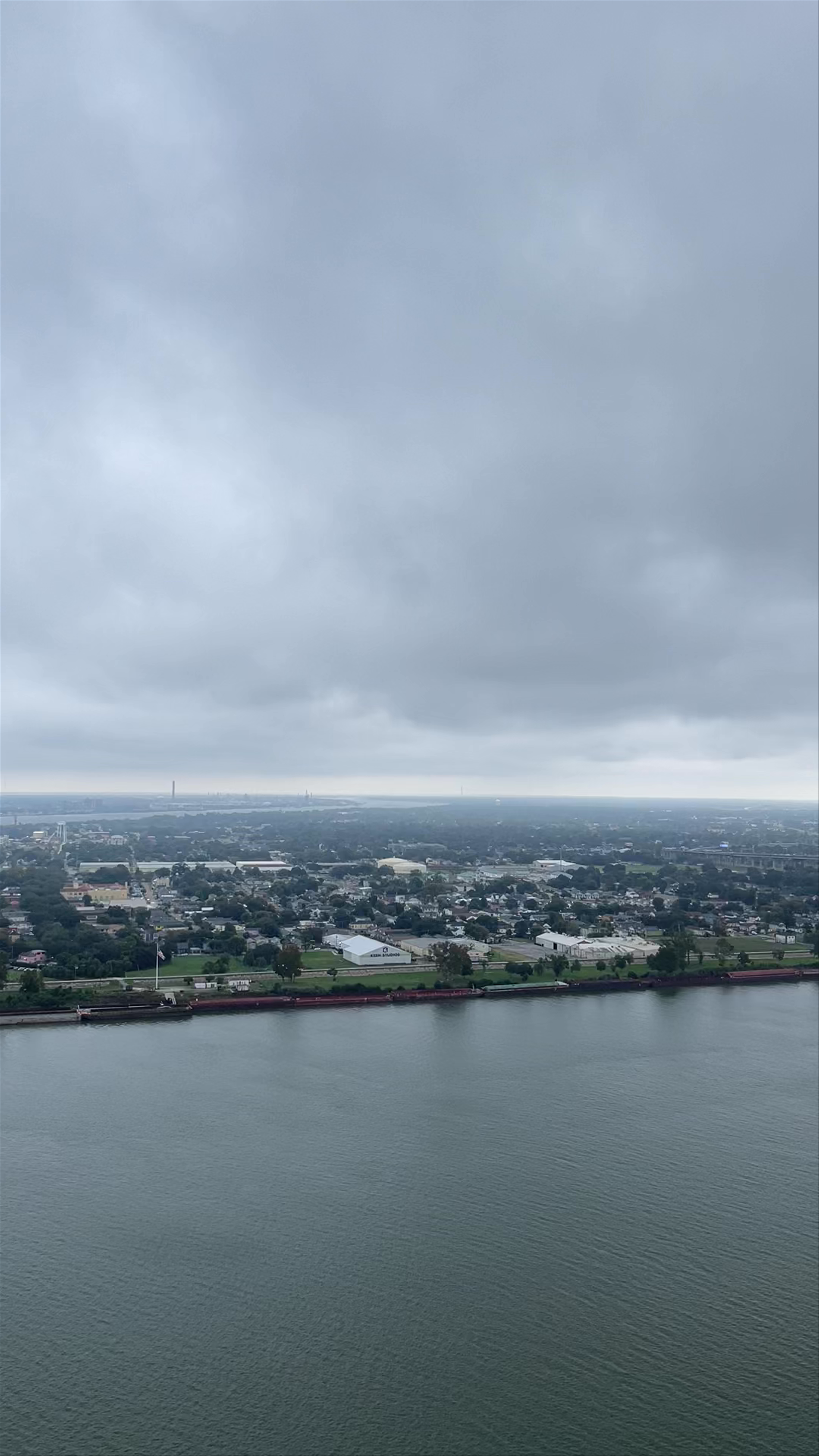 Vue Orleans Observation Deck: Moody River Views Over New Orleans