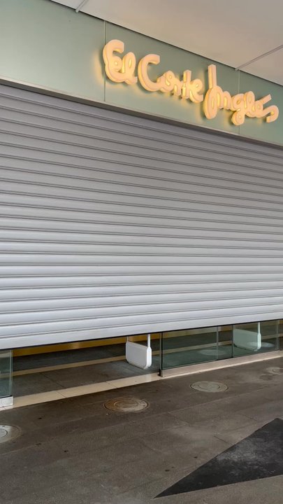 El Corte Inglés - Waiting for them to open up, with great anticipation - Department Stores Near Me - Madrid, M