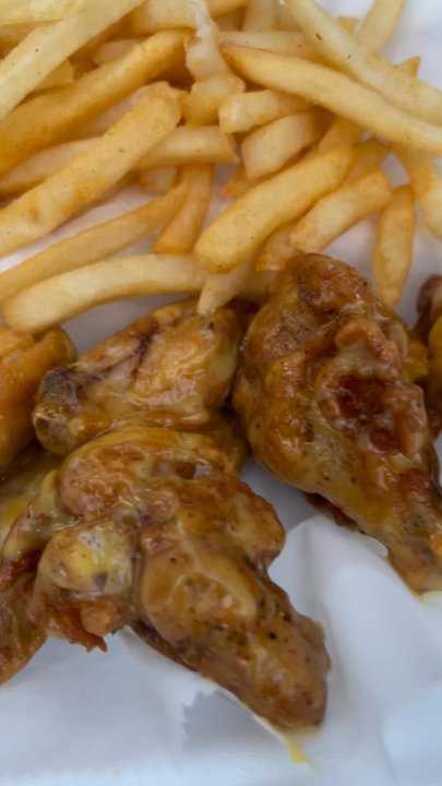 Kentons Chance - Wings honey mustard with fries - Food Trucks Near Me - Leesburg, Florida