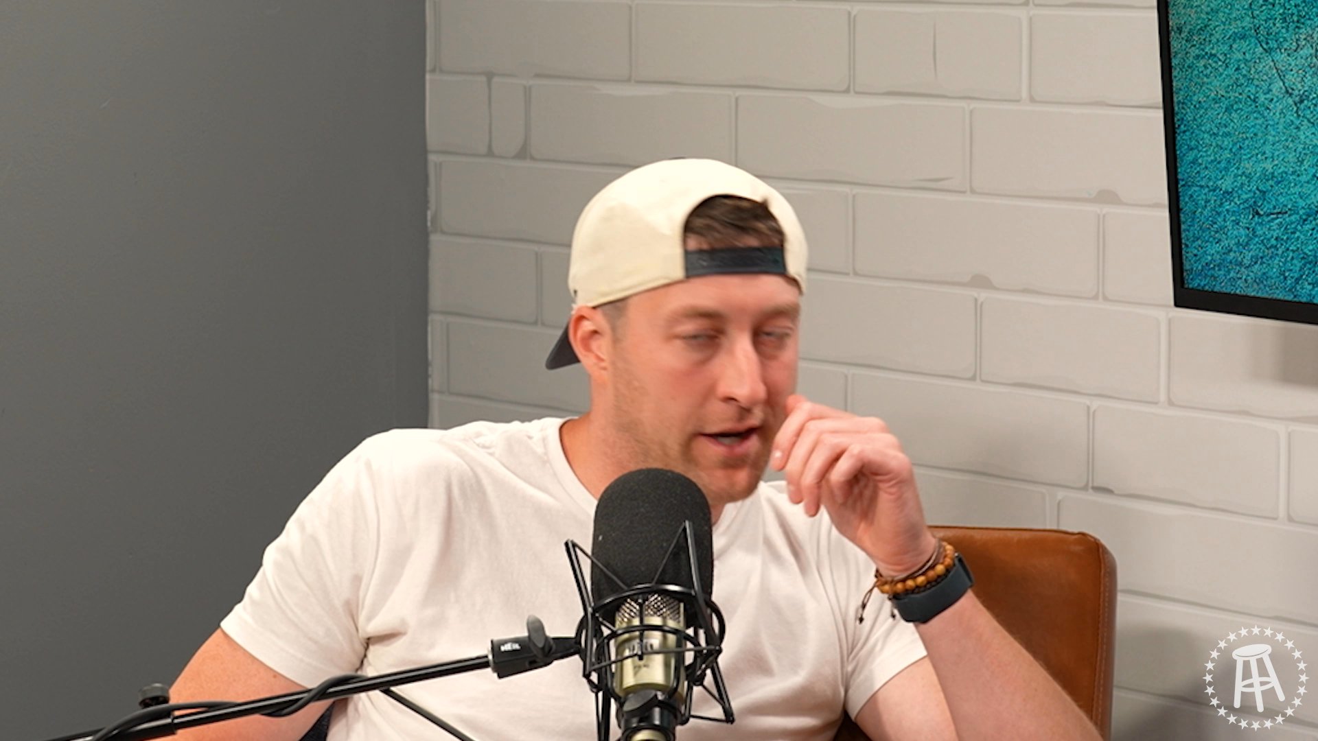 Dave Portnoy’s Assistant Called Out, Partying In Nantucket, And An AirBnB Nightmare