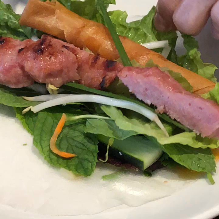Summer Rolls - An expert shows how to do it! - Vietnamese Near Me - Rosemead, California