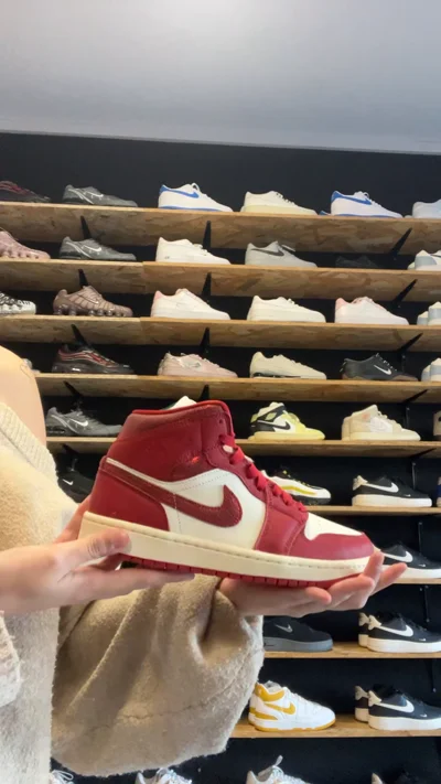 Jordan Air Jordan 1 Mid image 1
