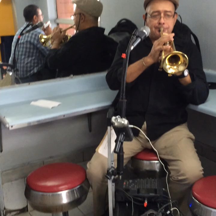 La Viña - Viernes musical en la Viña - Bakeries Near Me - San Juan, Puerto Rico