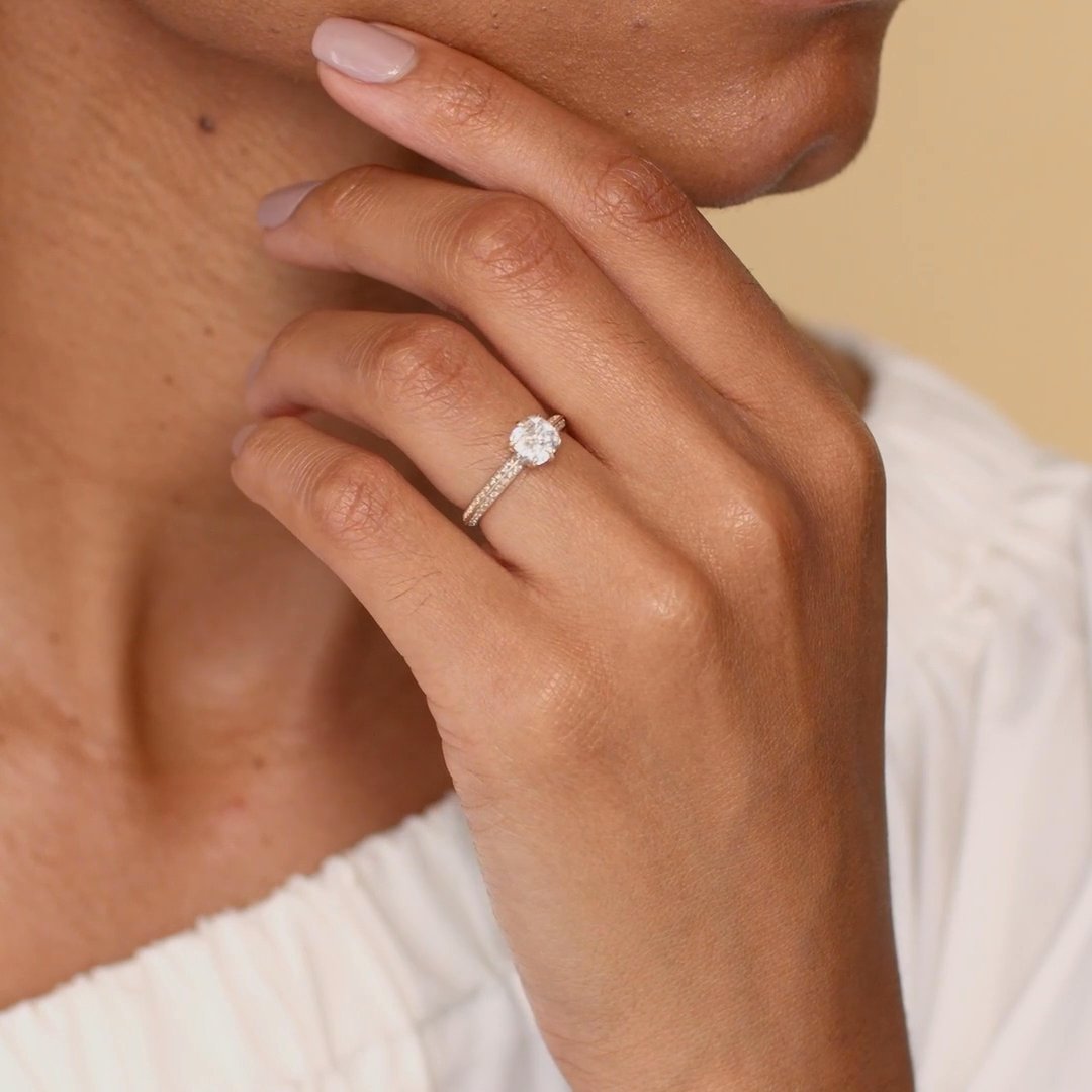 The Knife-Edge | Cushion | 18k | White Gold | bandAccent: Pavé | hiddenHalo: no | diamondOrientation: vertical | caratWeight: other