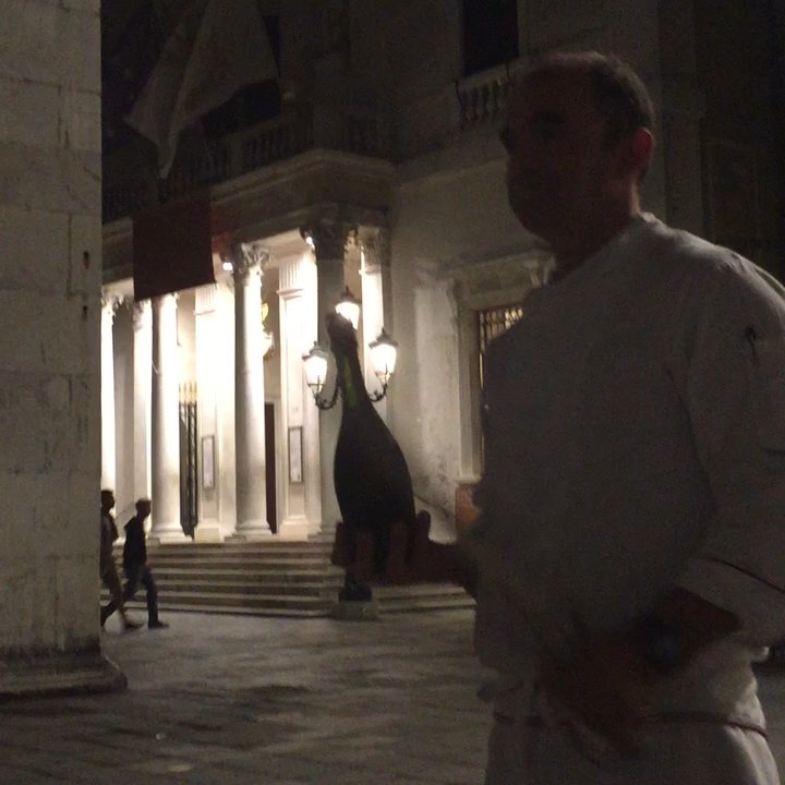 Al Theatro - MaitreD opening Prosecco with sword - Pizza Near Me - Venezia, VE