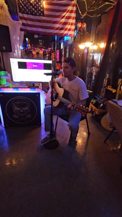 Simmons Bar - Heck of a performance - Bars Near Me - Homestead, Florida