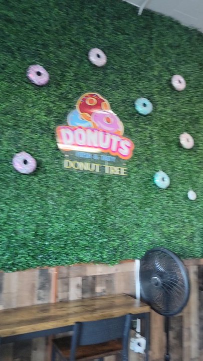 Donut Tree - Inside - Donuts Near Me - Oroville, California