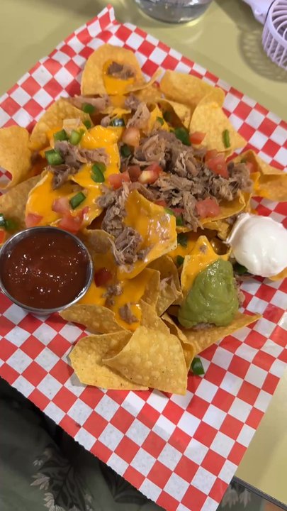 Stinger Ray's Tropical Bar & Grill - Nachos - Bars Near Me - Honolulu, Hawaii