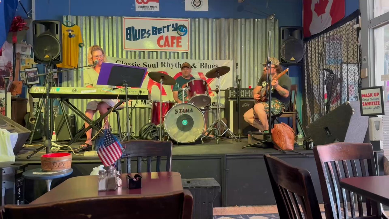 Bluesberry Cafe - Band - Jazz & Blues Near Me - Clarksdale, Mississippi