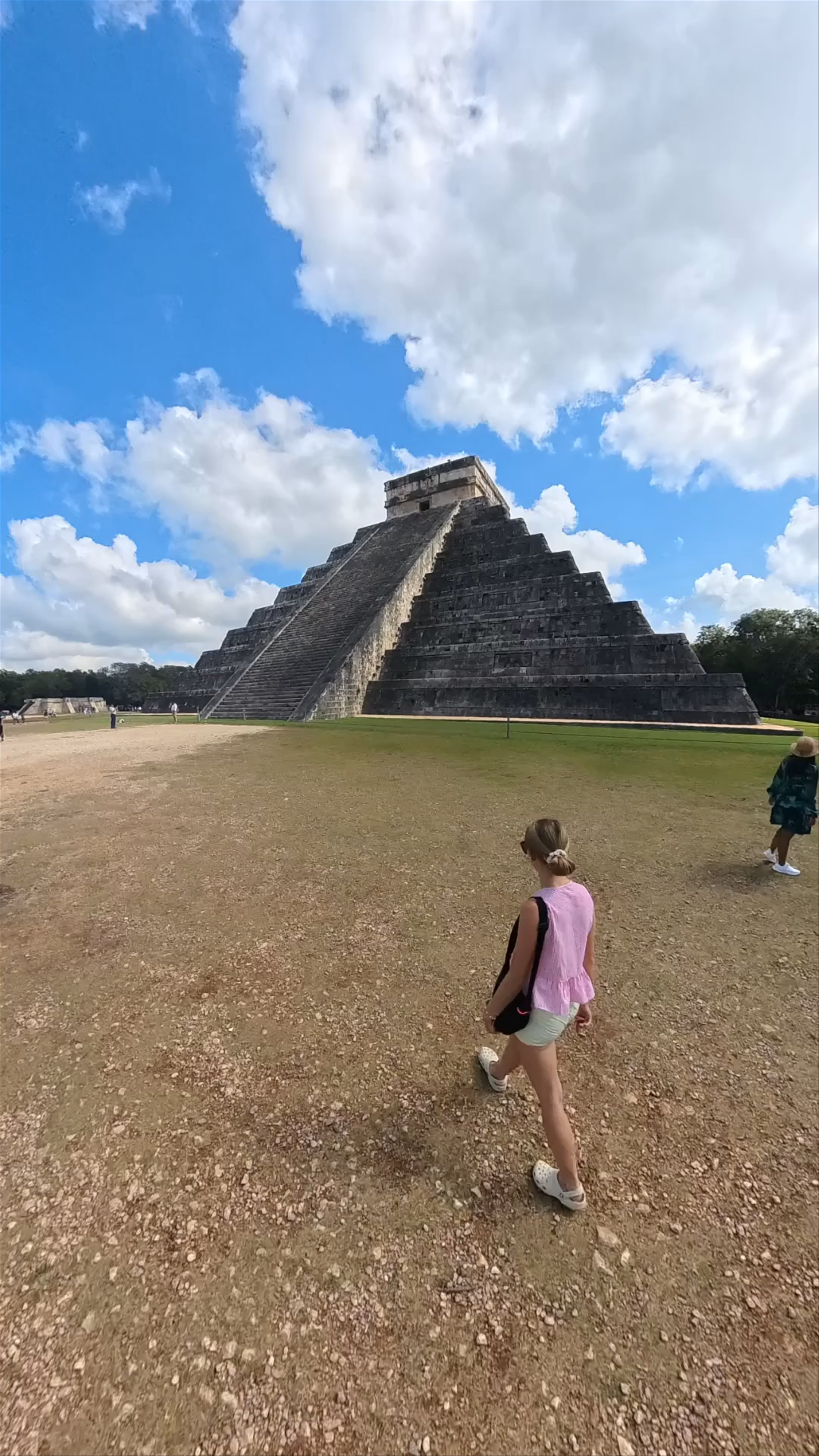 Chichén Itzá: Awe-Inspiring Mayan Pyramid Exploration