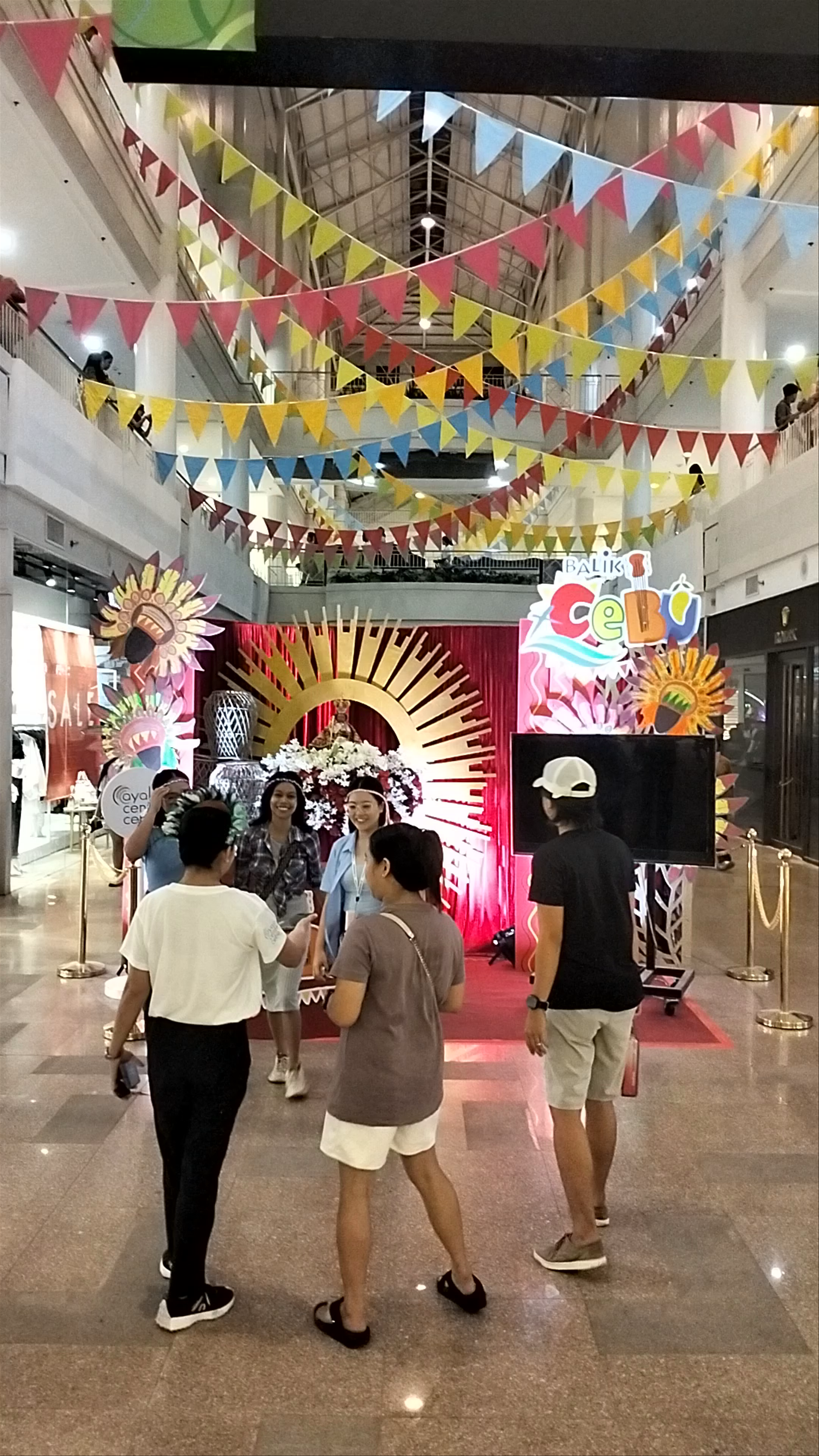 Ayala Center Cebu: Vibrant Urban Shopping & Festive Vibes