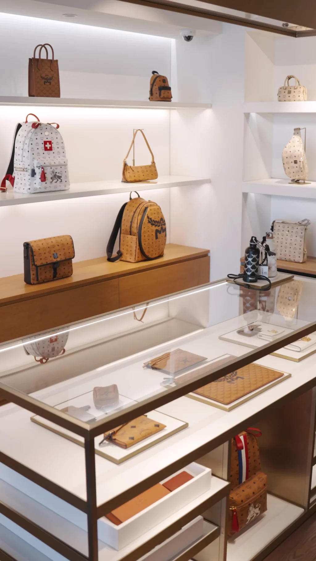 セール！MCM 店頭完売品 MCM 德国奥特莱斯折扣店 » 促销低至三折 | 麦琴根名品村