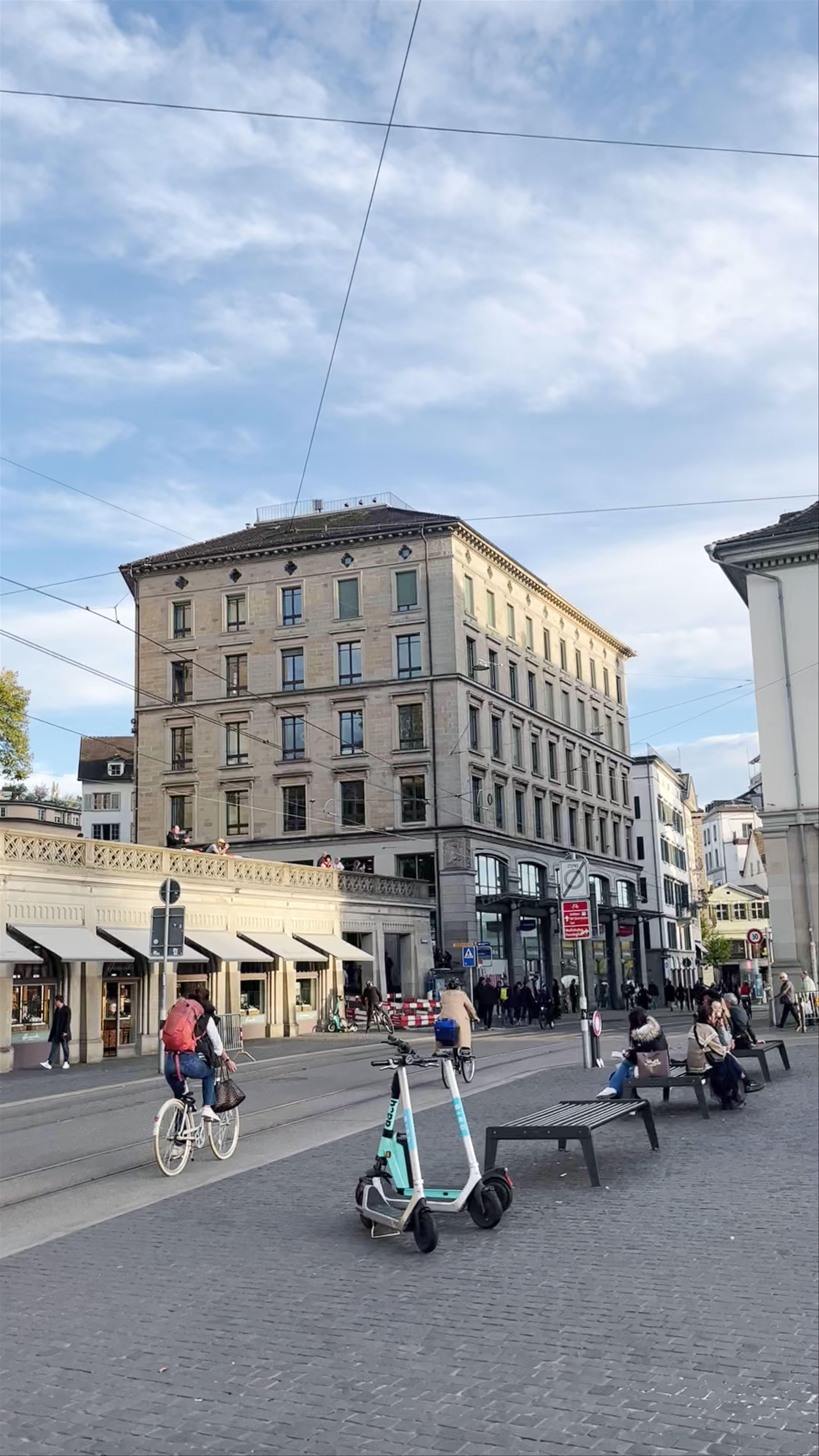 Limmatquai: Vibrant Riverside Walk in Zürich
