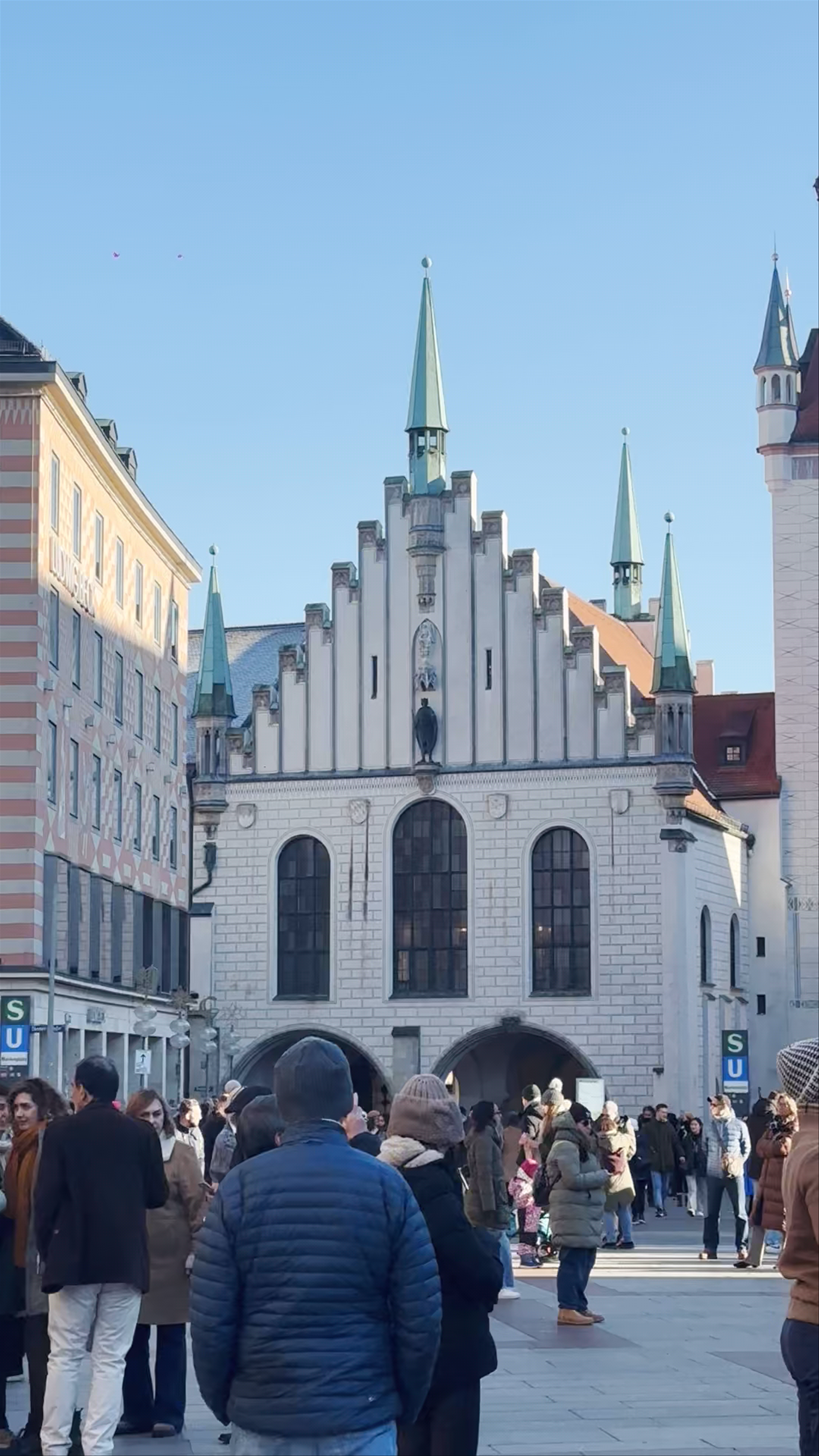 Historic Altes Rathaus and Marienplatz Buzz in Munich