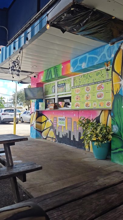 Tiagos Tacos - Outside seating - Food Trucks Near Me - Hialeah, Florida