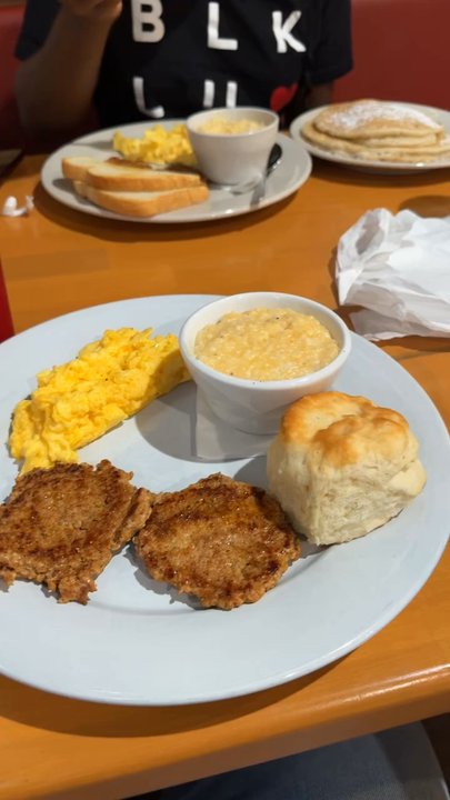 Crooked Tree Cafe - Got the crooked tree breakfast with chicken sausage. Everything was good except the chicken sausage. - Cafes Near Me - Marietta, Georgia
