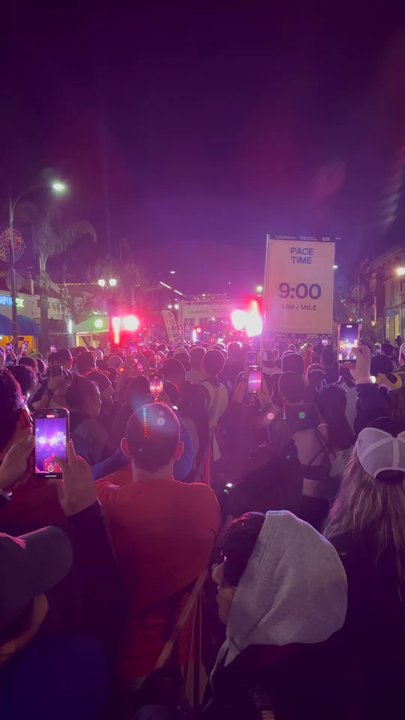 Lululemon Run With The Roses - NYE countdown before the race - Shoe Stores Near Me - Pasadena, California