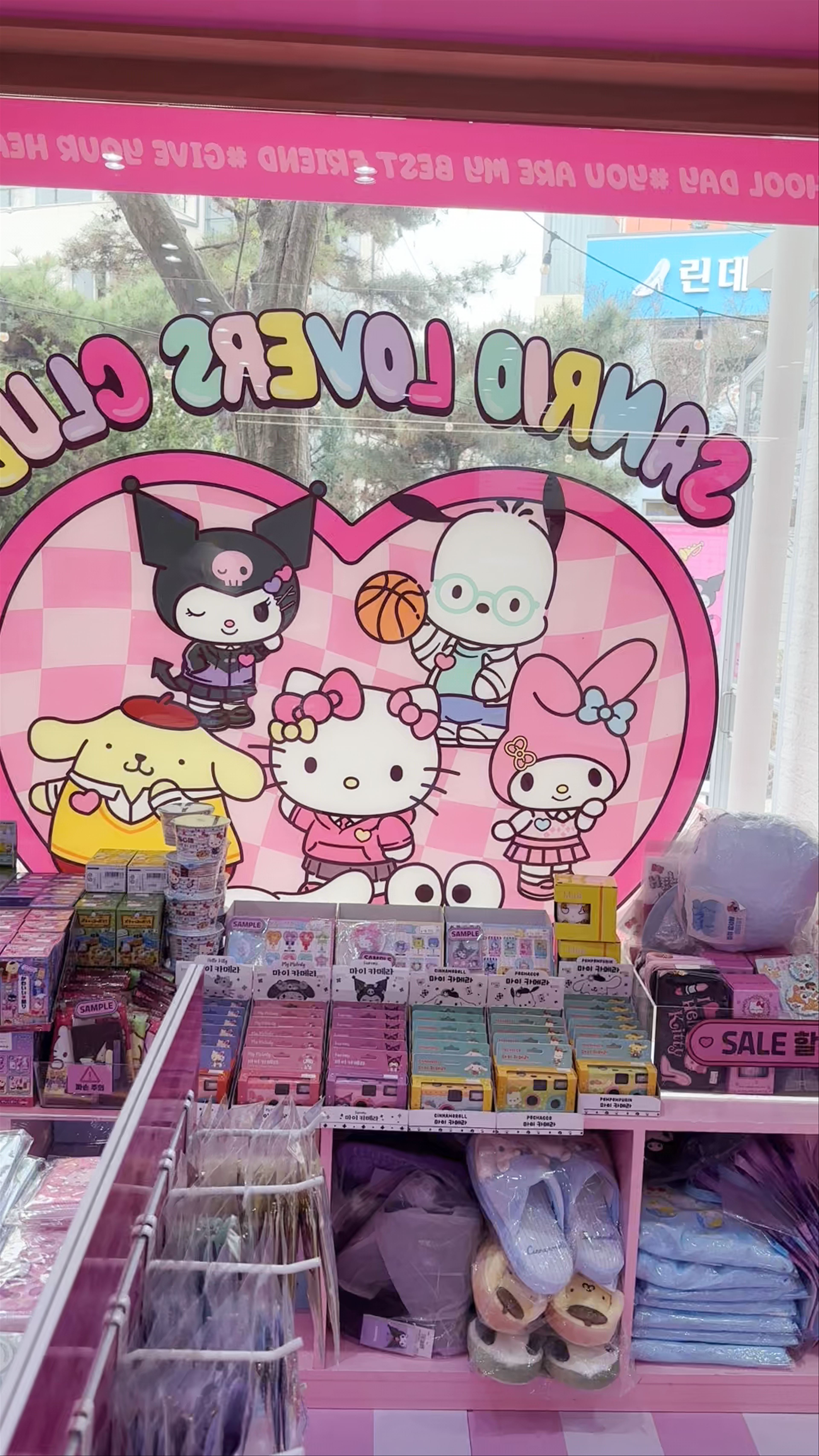 Sanrio Lovers Club: Kawaii Shopping Haven in Busan