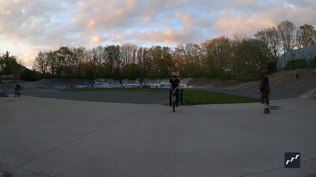 riu submission: Kickflip-footjam-inspin