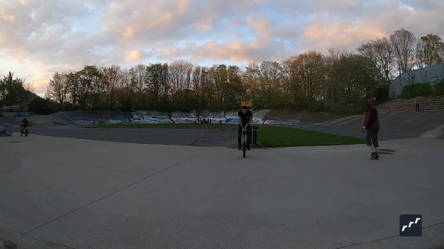 riu submission: Kickflip-footjam-inspin
