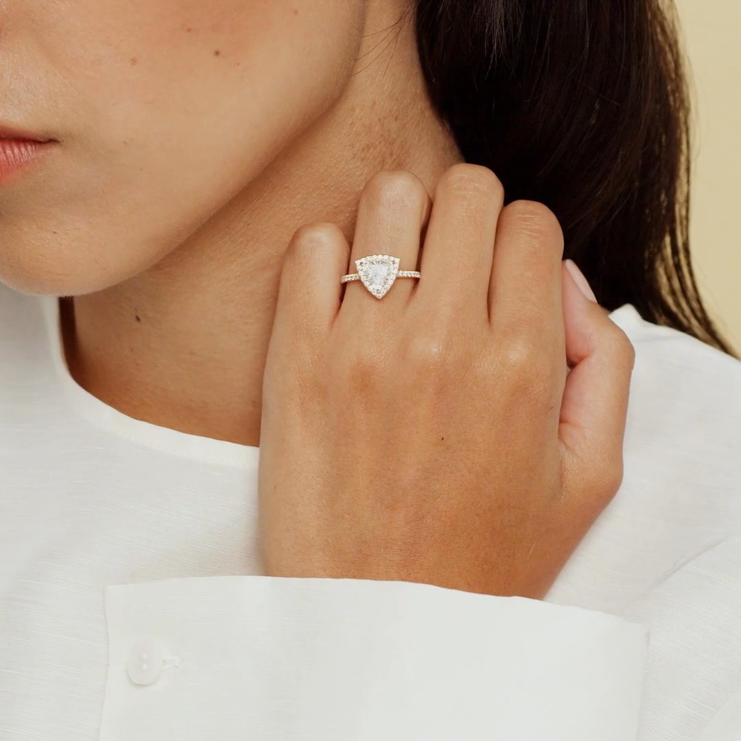 The Halo | Trillion | 18k | White Gold | bandAccent: Pavé | haloSize: original | diamondOrientation: vertical | caratWeight: other
