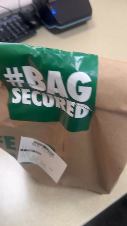 Wingstop - You can't even hear the ice and the wingstop is literally 10 min not even from my work and the tea isn't tea is like bitter water and green - Chicken Wings Near Me - Queens, New York