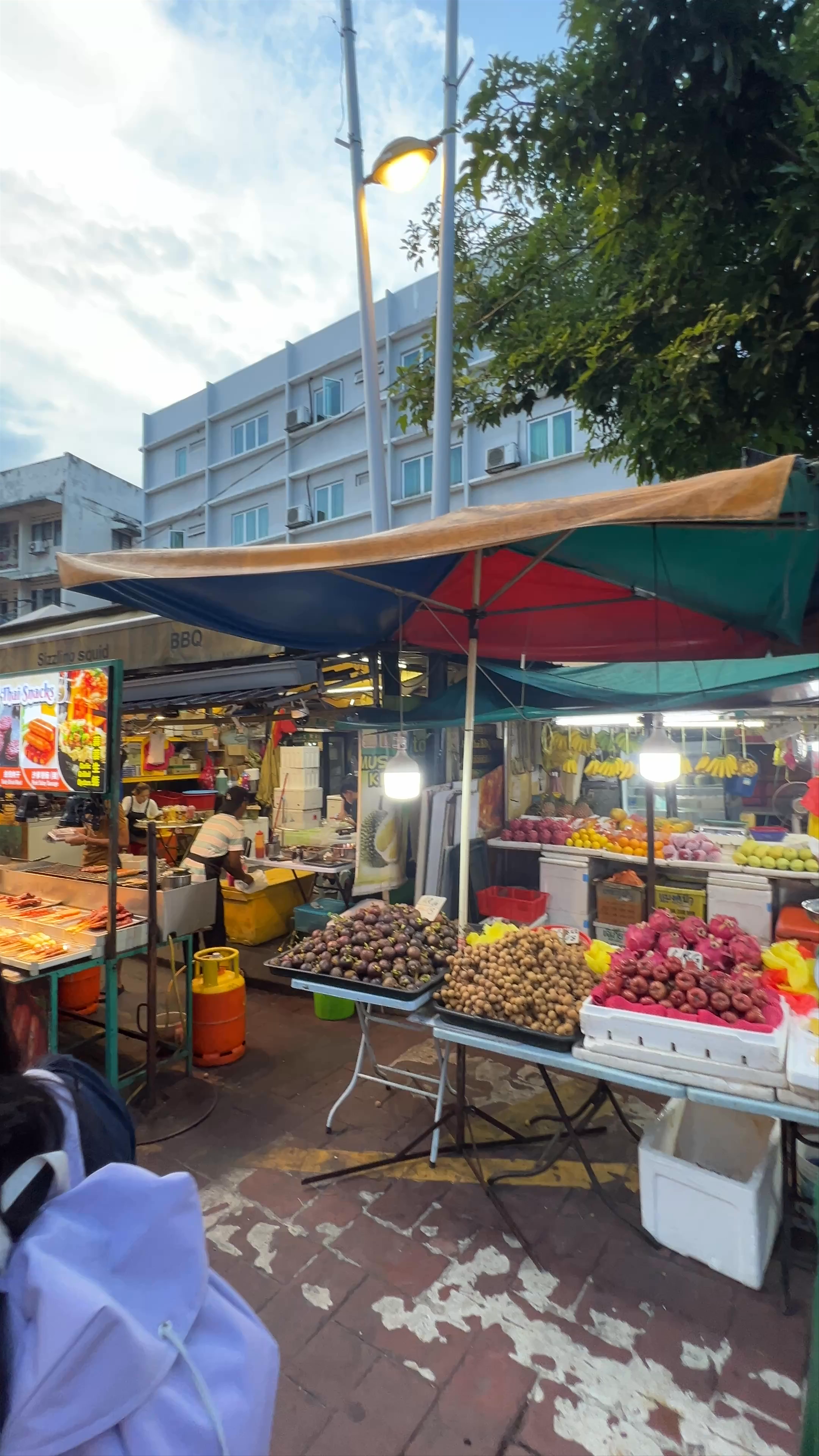 Jalan Alor Food Street: A Vibrant Night Market Experience in Kuala Lumpur