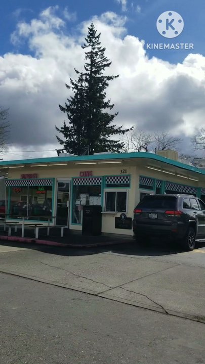 Hal's Drive In - Visiting Hal's authentic drive-in / diner in Sedro-Woolley. Offers gluten-free buns & dedicated friers (dairy-free hamburger option shown) - Burgers Near Me - Sedro Woolley, Washington