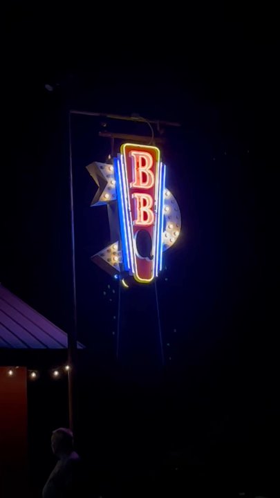 The Smokin Pig - Find this sign and step into a world of fun, family, and the best butts in town! Remember to tell Ms Cat that Julie sent you. - Barbeque Near Me - Pendleton, South Carolina