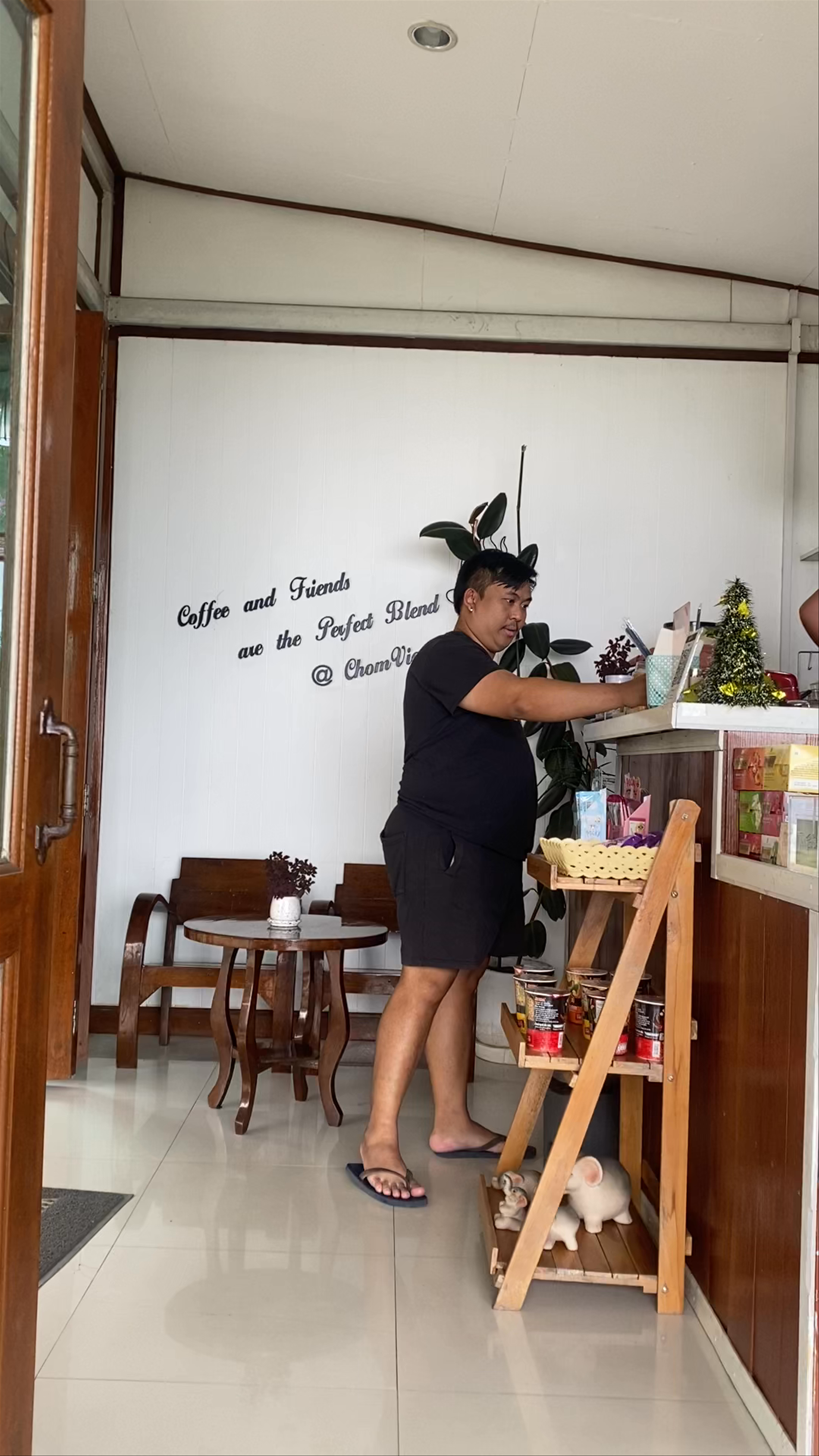 Chom View Coffee Shop