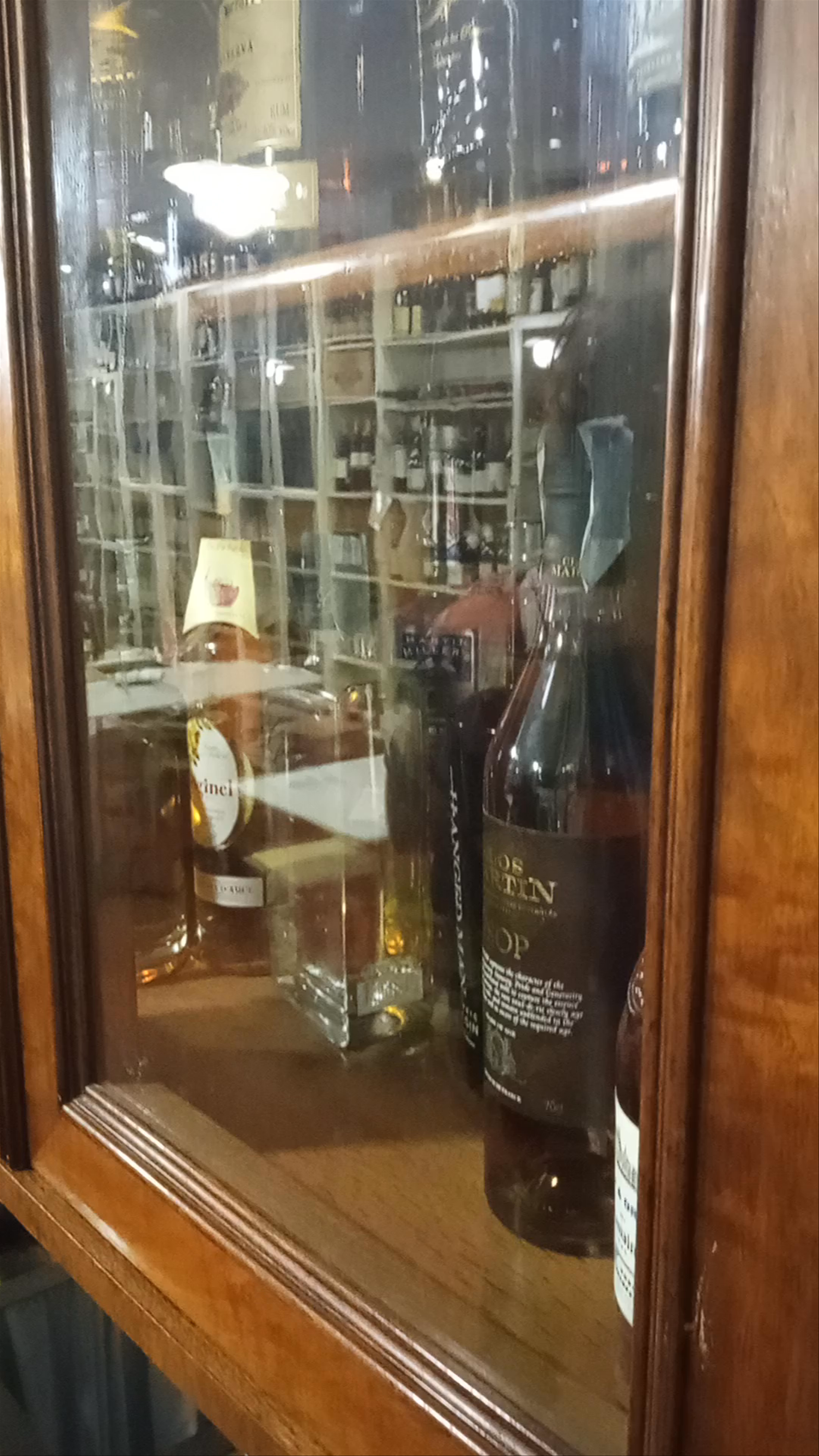 Enoteca Alla Sosta Dei Papi: Cozy Wine Cellar Experience in Florence