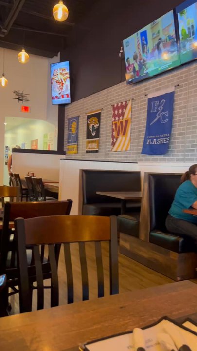 Shakers Good Eats & Ale - Inside - American Near Me - Indianapolis, Indiana