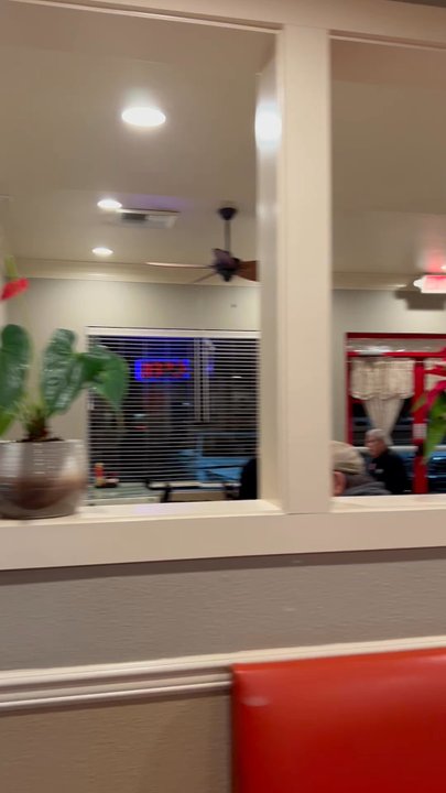 Lee’s Chinese Kitchen - Inside restaurant, very clean and nice - Chinese Near Me - Modesto, California