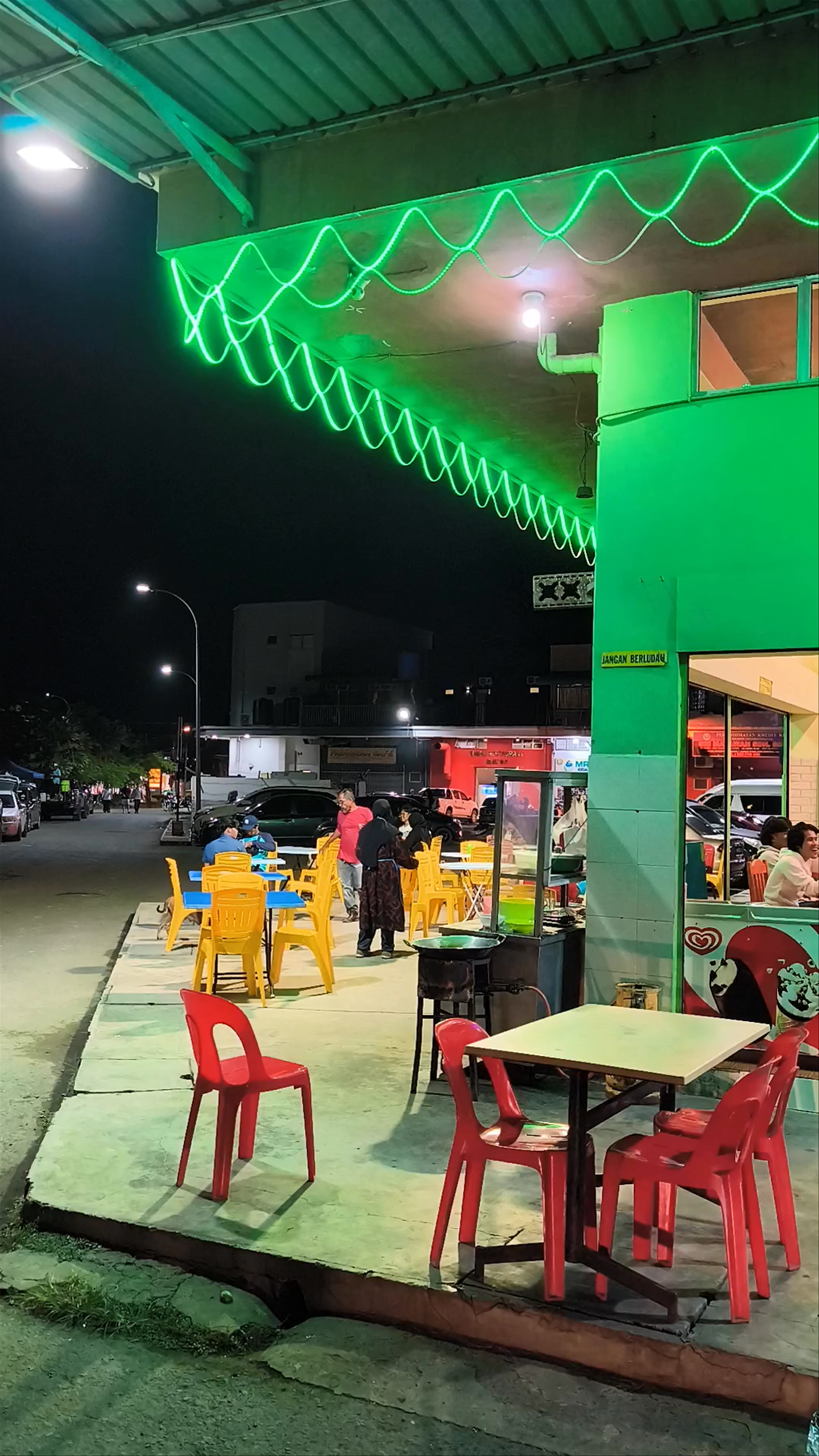 Nighttime Atmosphere at Restoran Nasi Kandar Ck Maju in Semporna