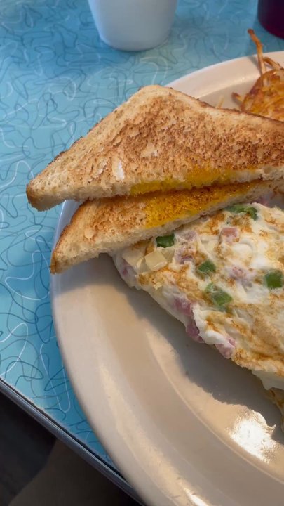 Dots Diner - Williams Blvd. - No words needed. Watch the video. Anyway, my breakfast was delicious!!! - Diners Near Me - Kenner, Louisiana