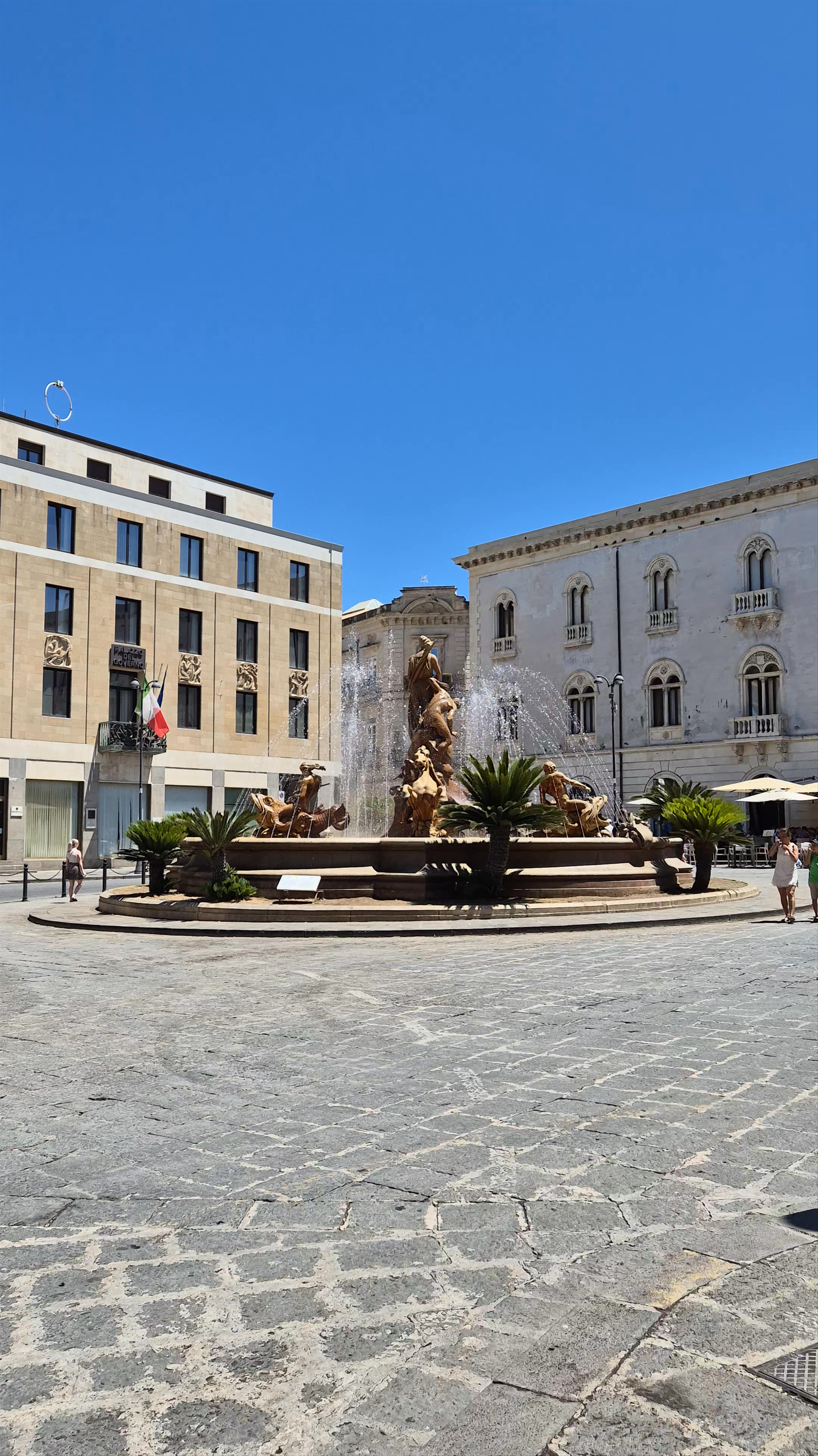 Fontana di Diana: Historic Charm at Piazza Archimede, Siracusa