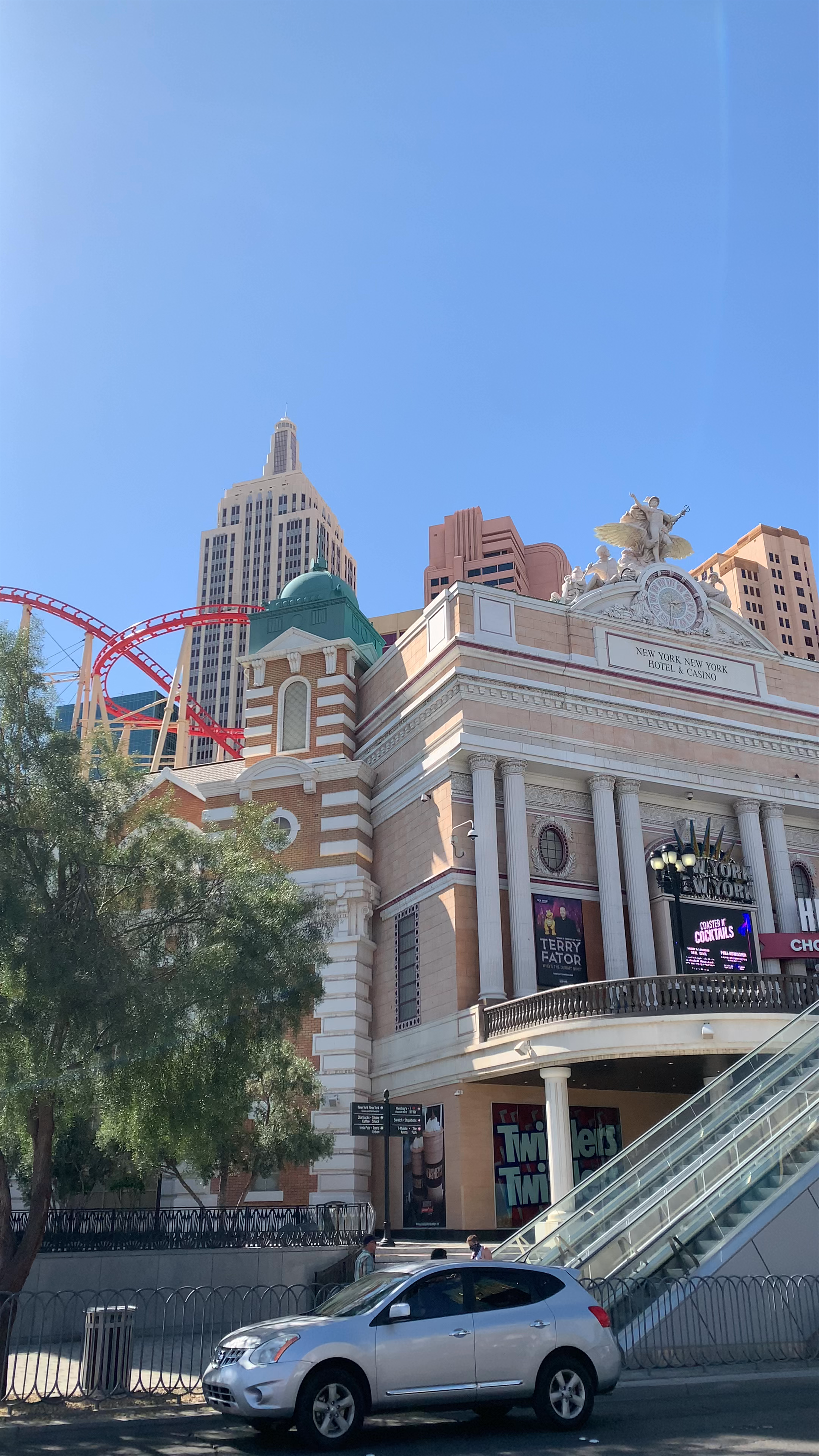 Vibrant Daytime Tour of Las Vegas Strip with Iconic Sights