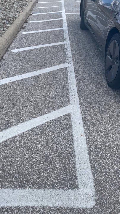 Kohl's - Conditions parking lot kohls 7005 Marketplace Aurora Ohio - Department Stores Near Me - AURORA, Ohio