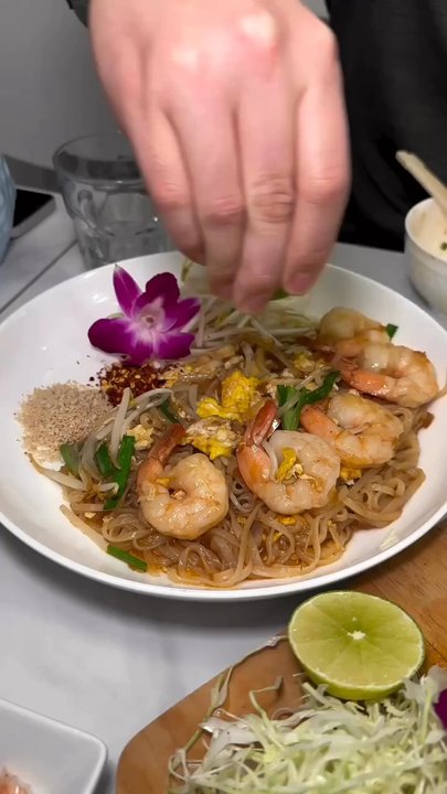 Kanlaya Thai Restaurant - Thai Near Me - Chicago, Illinois