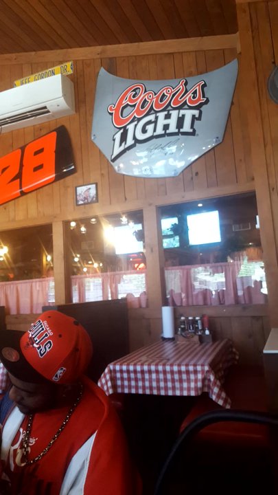 Bennett's Pit Bar-B-Que - Barbeque Near Me - Pigeon Forge, Tennessee