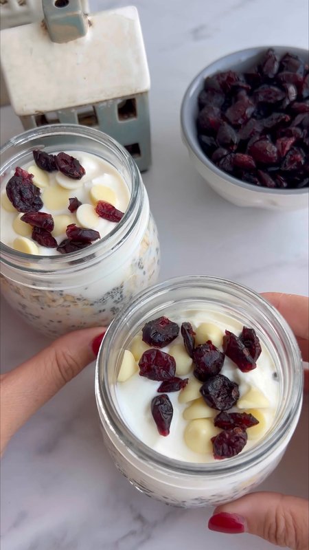 Cranberry and White Chocolate Overnight Oats