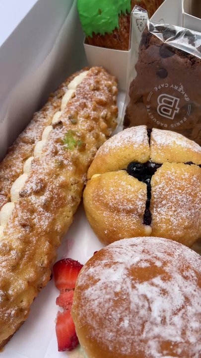 Paris Baguette - Yum - Bakeries Near Me - Honolulu, Hawaii