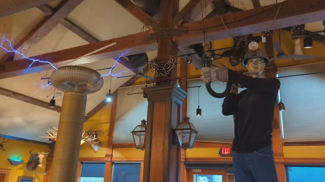 Shamus T Bones - Firing of the Tesla coil - Barbeque Near Me - Eureka, California