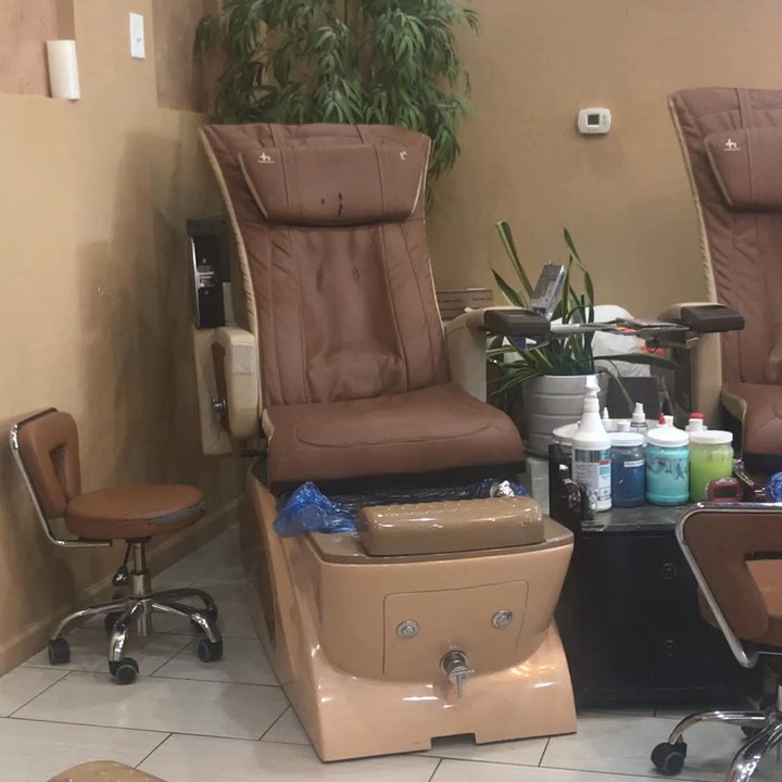 B-Happy Nails and Spa - Nice looking salon - Nail Salons Near Me - Maricopa, Arizona