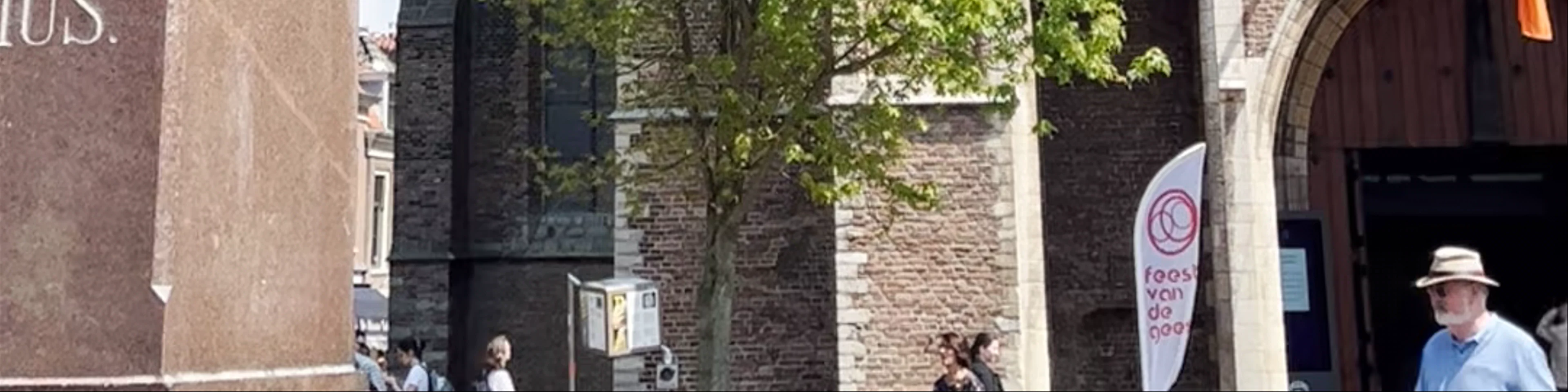 Standbeeld van Hugo de Groot